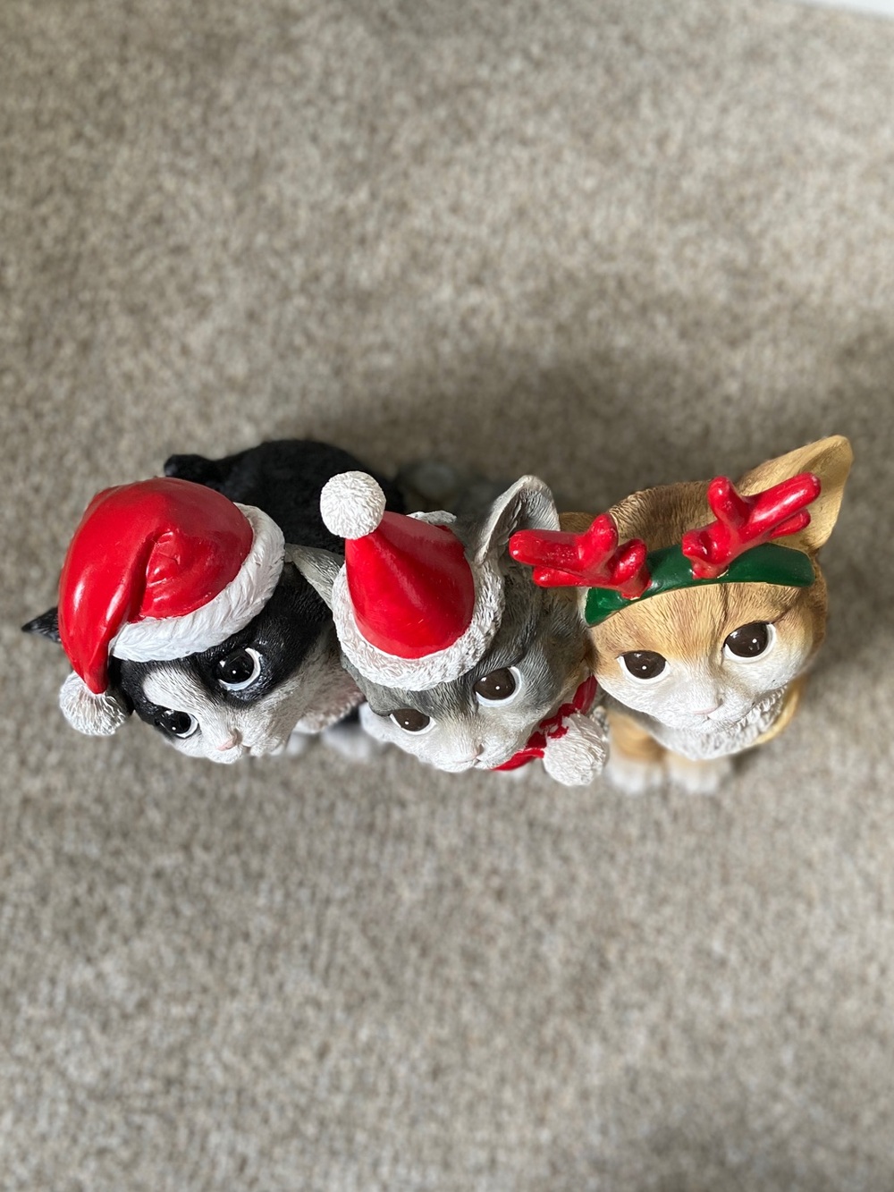 NWOT Christmas Holiday Cat Trio Resin Statue Decor TJ Maxx - Picture 10 of 15